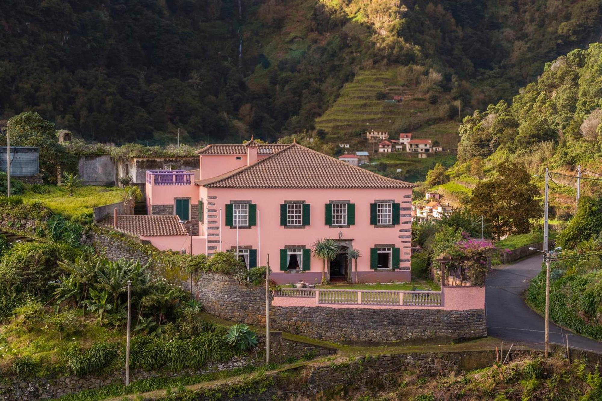Jogo da Bola Casa Da Faja Alta - With Breakfast Included, By An Island Apart المظهر الخارجي الصورة