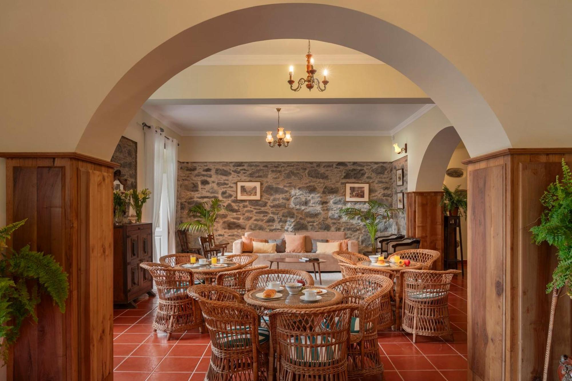 Jogo da Bola Casa Da Faja Alta - With Breakfast Included, By An Island Apart المظهر الخارجي الصورة
